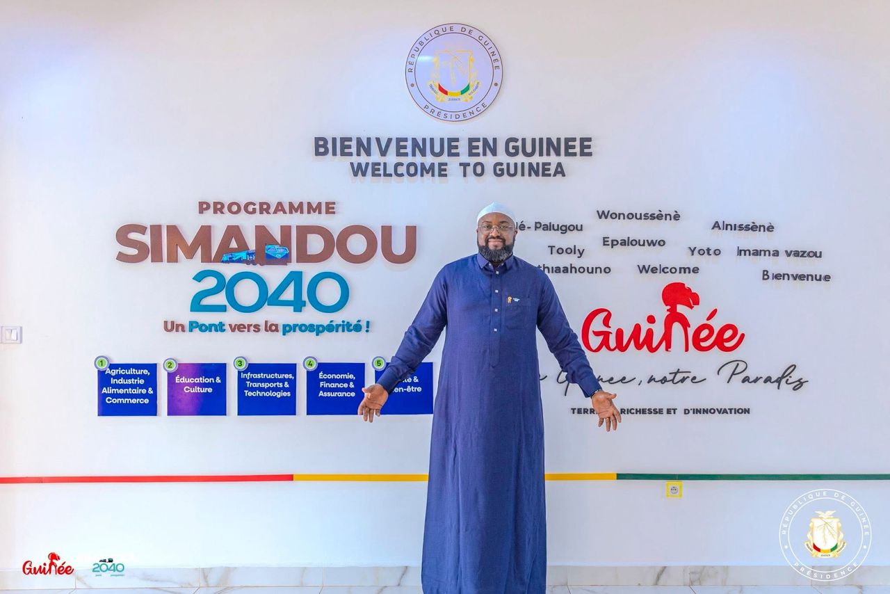 Mur « Bienvenue en Guinée »