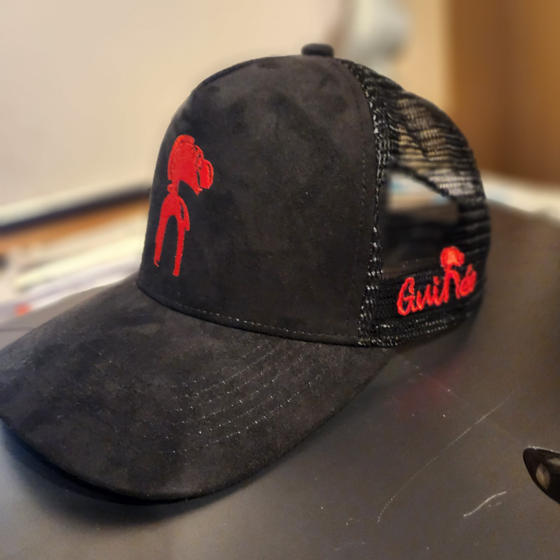 Casquette trucker brodée