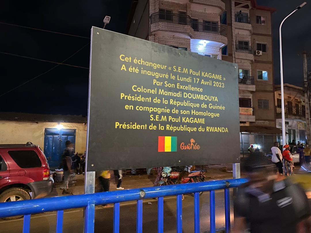 Plaque inaugurale échangeur Paul Kagame