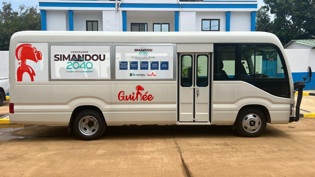 Habillage latéral minibus Simandou 2040