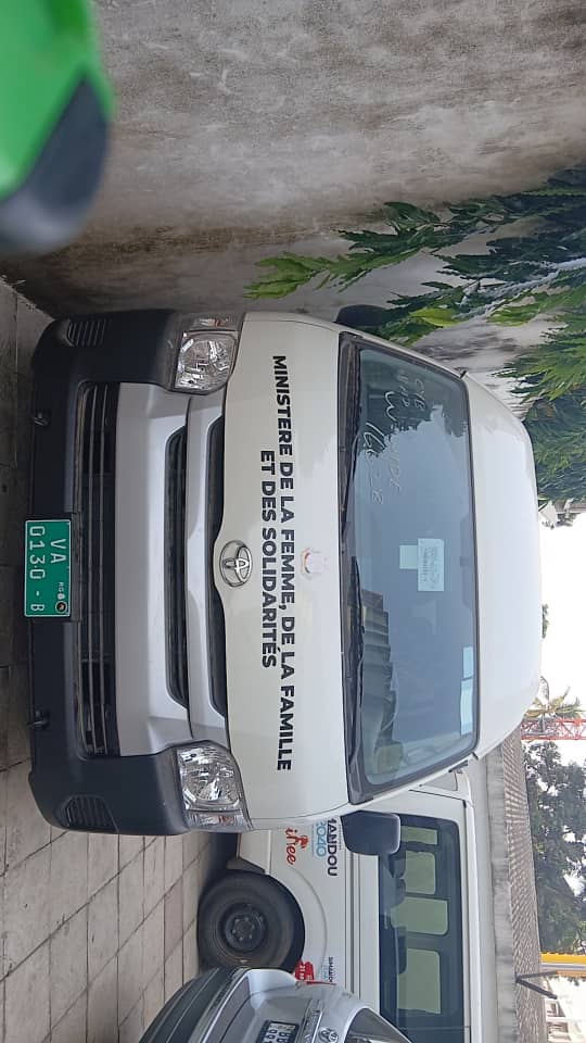Minibus Ministère de la Femme, de la Famille et des Solidarités