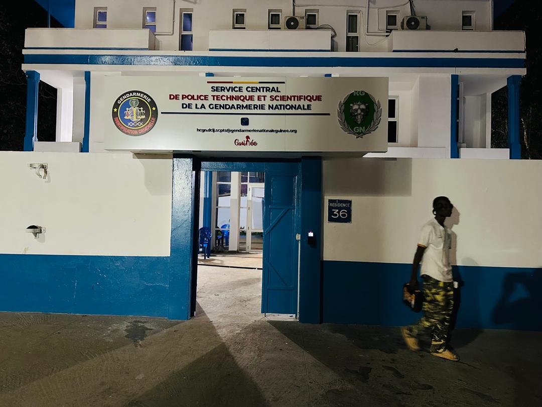Enseigne Police Technique et Scientifique