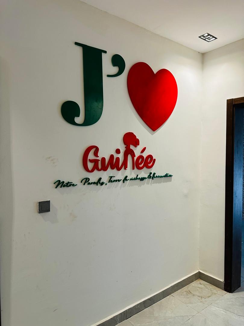 Mur « J'aime la Guinée »