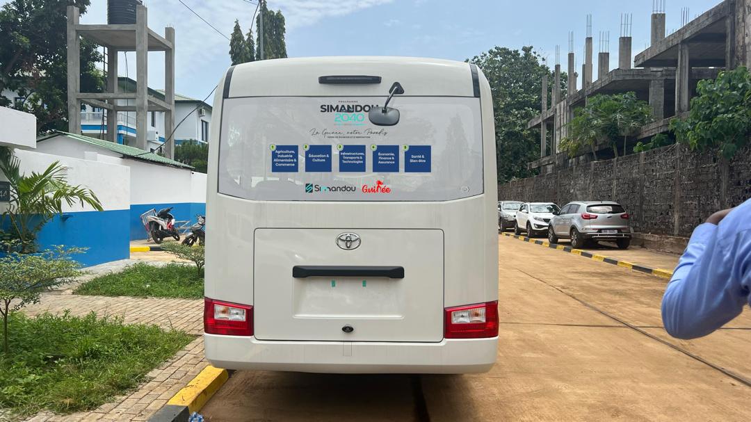 Vitre arrière minibus Simandou 2040